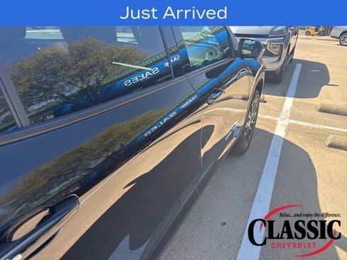 Used 2025 Chevrolet Traverse LT w/ Sun and Wheel Package image 22