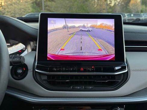 Used 2025 Jeep Compass Limited image 21