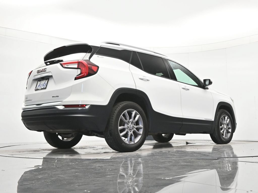 Used 2024 GMC Terrain SLT AWD/4WD image 40