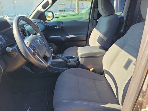 Used 2017 Toyota Tacoma TRD Off-Road w/ Tow Package image 13