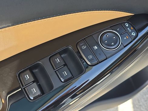 Used 2020 Kia Cadenza Limited image 15