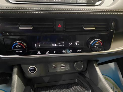 Used 2021 Nissan Rogue SV image 16