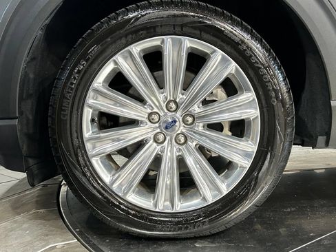 Used 2022 Ford Explorer Limited w/ Equipment Group 301A AWD/4WD image 28