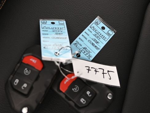 Used 2024 Jeep Gladiator Sport w/ Premium Package image 11