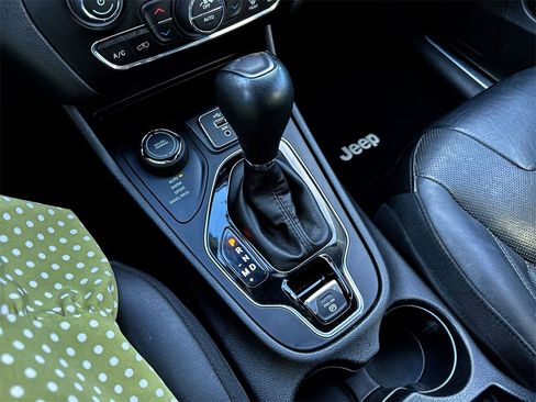 Used 2019 Jeep Cherokee Limited w/ Technology Group image 20