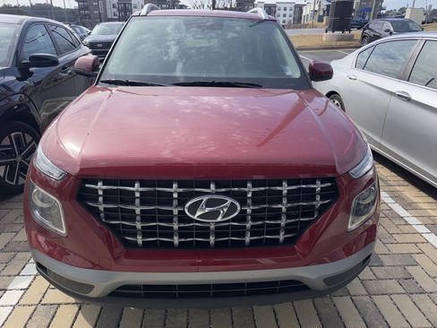 Certified 2025 Hyundai Venue SEL image 2