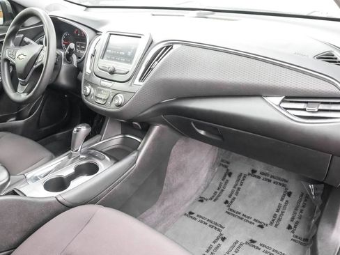Used 2018 Chevrolet Malibu LT image 34