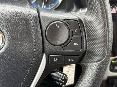 Used 2017 Toyota Corolla LE image 31