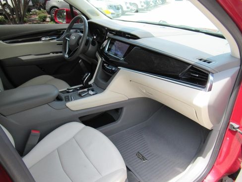 Used 2020 Cadillac XT6 Premium Luxury FWD image 11