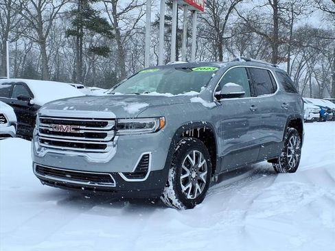 Used 2023 GMC Acadia SLE w/ Driver Convenience Package image 3