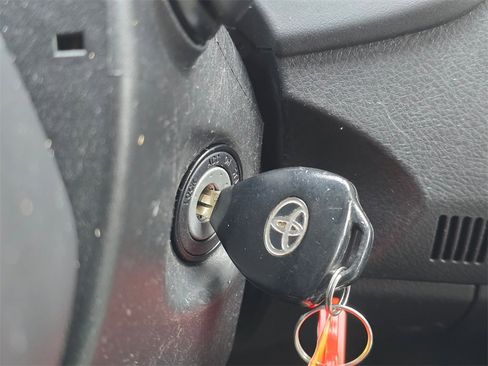 Used 2013 Toyota Corolla LE image 34