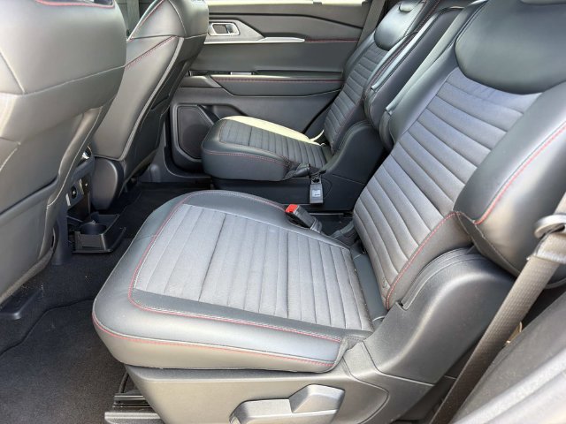 Used 2025 Ford Explorer ST-Line AWD/4WD image 19