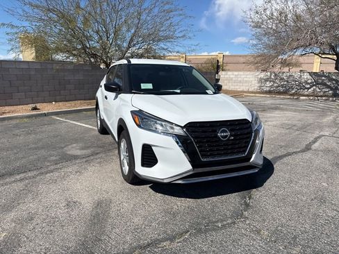 Used 2025 Nissan Kicks Play S image 3