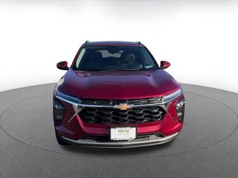 Used 2025 Chevrolet Trax LT image 5