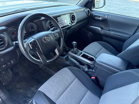 Used 2022 Toyota Tacoma TRD Sport w/ Technology Package RWD image 8