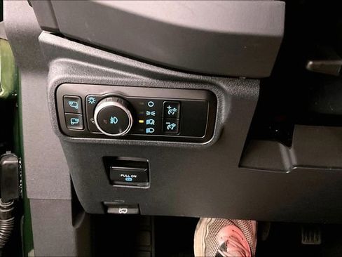 Used 2025 Ford Bronco Badlands image 36