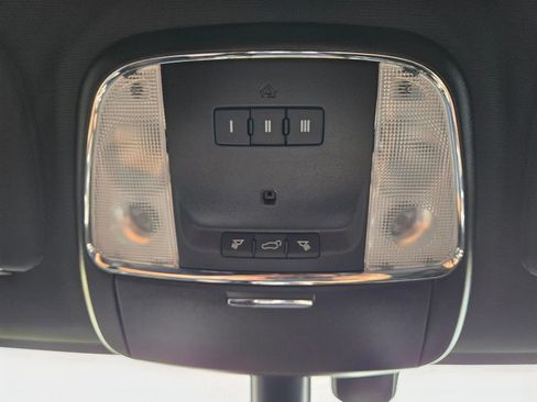 Used 2019 Jeep Grand Cherokee Altitude RWD image 36