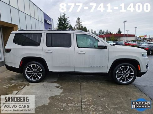 Used 2022 Jeep Wagoneer Series III w/ Premium Group I image 4