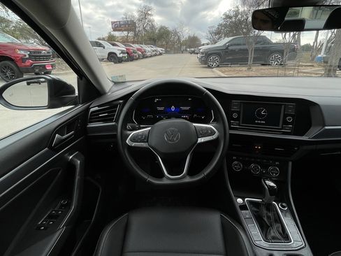 Used 2024 Volkswagen Jetta SE image 12