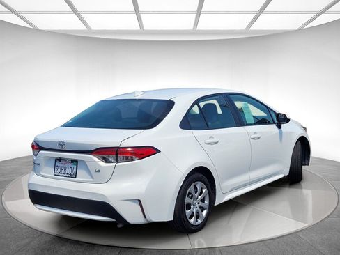 Used 2022 Toyota Corolla LE FWD image 4