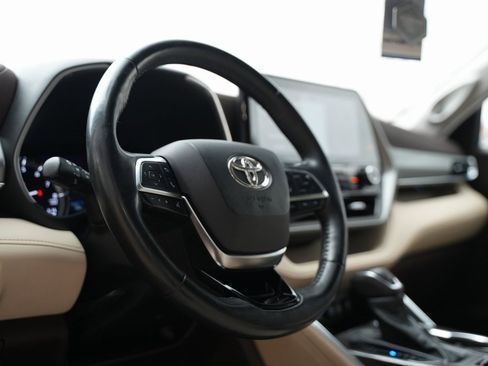 Used 2021 Toyota Highlander Platinum image 19