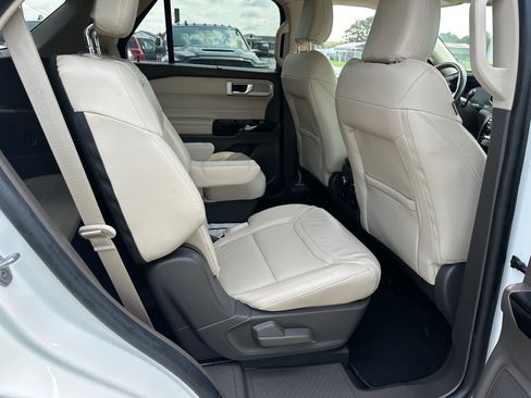 Used 2023 Ford Explorer Platinum AWD/4WD image 21