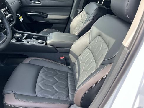New 2026 Nissan Pathfinder Platinum AWD/4WD image 14