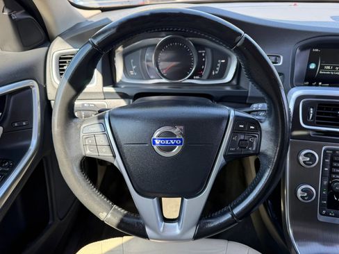 Used 2016 Volvo V60 T5 Premier w/ Convenience Package FWD image 11