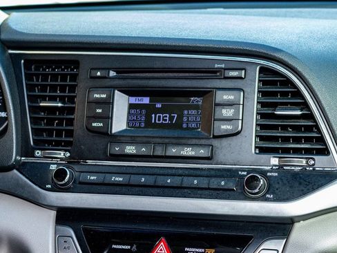 Used 2017 Hyundai Elantra SE image 12