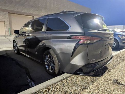 Certified 2021 Toyota Sienna XSE image 6