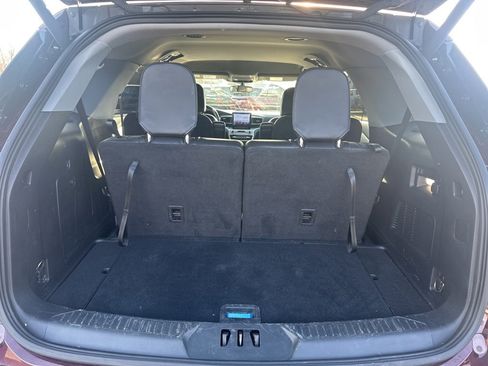 Used 2022 Ford Explorer XLT w/ Equipment Group 202A image 10