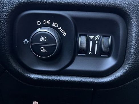 Used 2025 RAM 1500 Laramie image 31