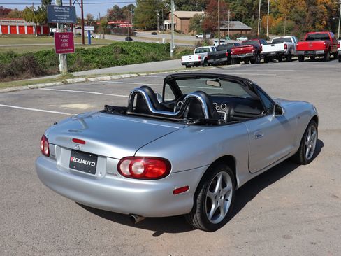 Used 2003 MAZDA MX-5 Miata RWD image 9