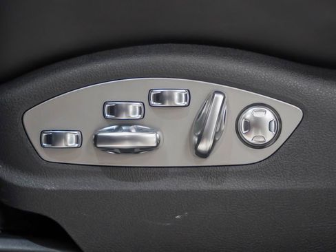 Certified 2026 Porsche Macan AWD/4WD image 24