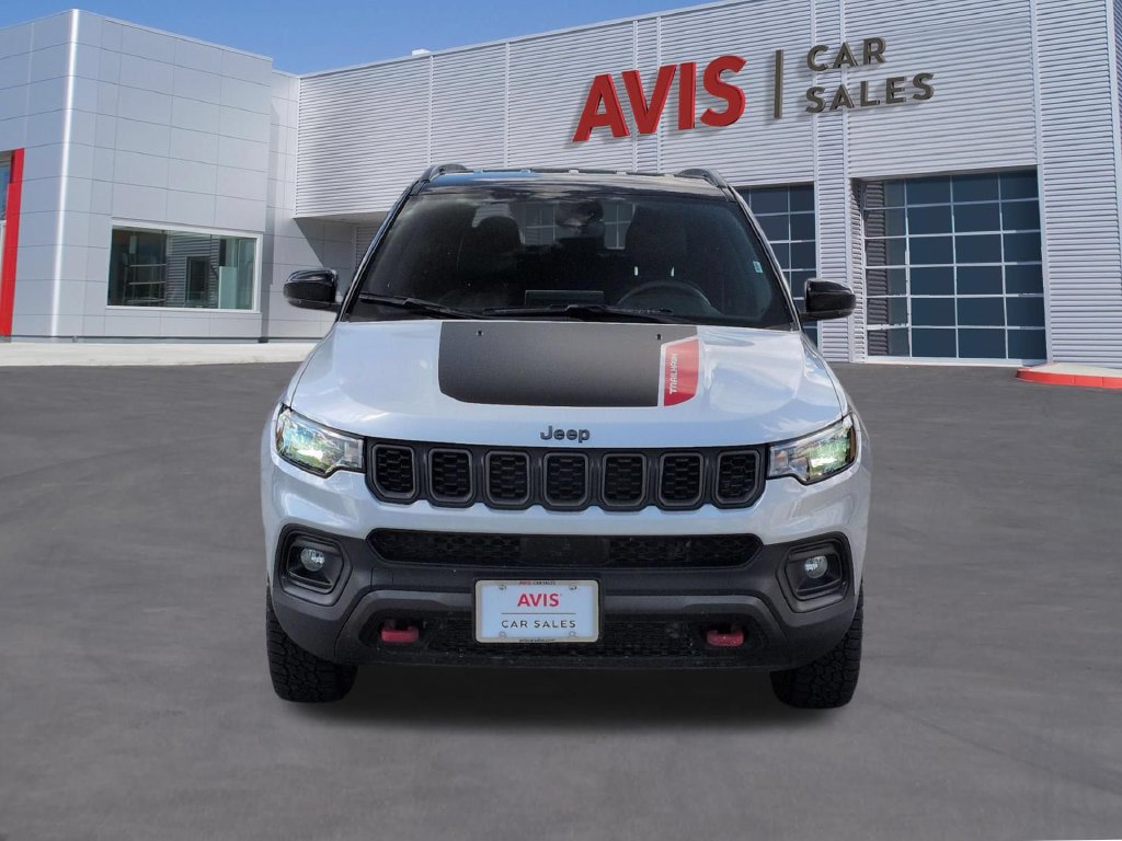 Used 2025 Jeep Compass Trailhawk AWD/4WD image 2