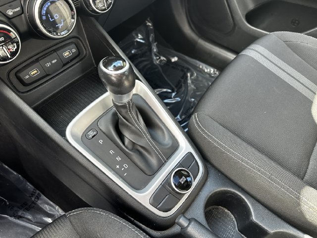 Used 2022 Hyundai Venue SEL FWD image 26