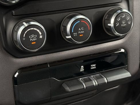 Used 2019 RAM 1500 Big Horn RWD image 14