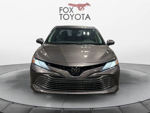 Used 2020 Toyota Camry XLE w/ Navigation Package FWD image 9
