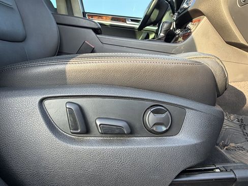 Used 2012 Volkswagen Touareg Hybrid image 68