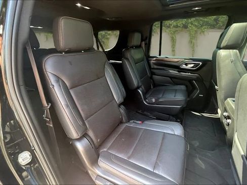Used 2022 Chevrolet Suburban High Country AWD/4WD image 25