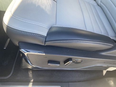 New 2023 Ford F150 Lightning Platinum image 18