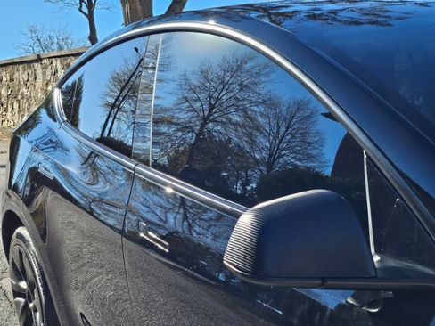 Used 2023 Tesla Model Y Long Range image 11