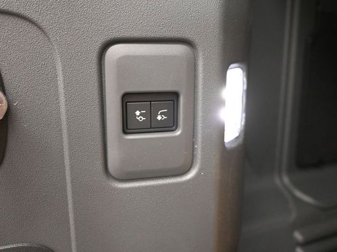 New 2026 Land Rover Defender 110 X-Dynamic SE AWD/4WD image 18
