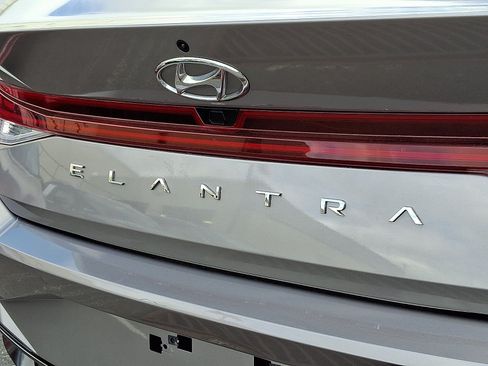 Certified 2023 Hyundai Elantra Limited FWD image 32