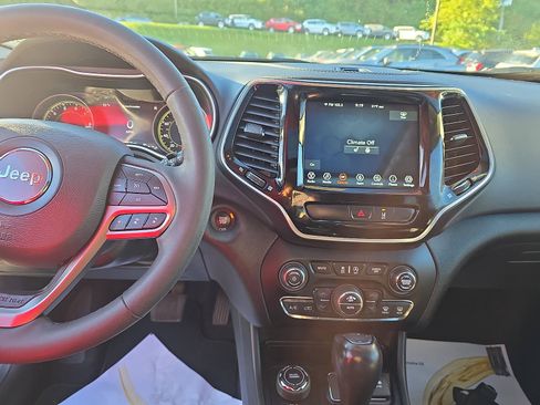 Used 2022 Jeep Cherokee Limited image 19