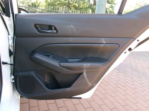 Used 2024 Nissan Altima 2.5 SV FWD image 24