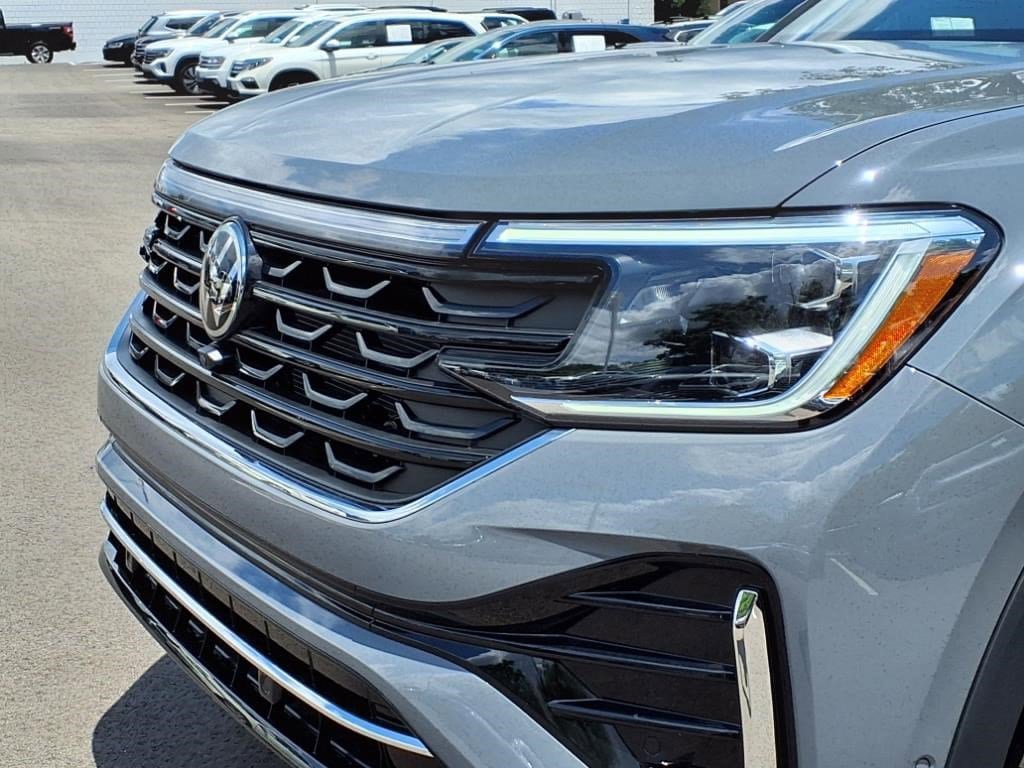 New 2025 Volkswagen Atlas Cross Sport SEL Premium R-Line AWD/4WD image 19