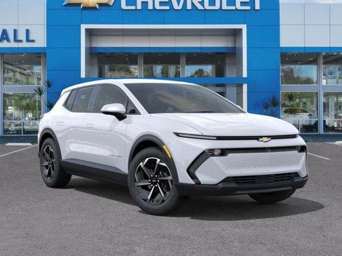 New 2026 Chevrolet Equinox EV LT w/ Comfort Package FWD image 7
