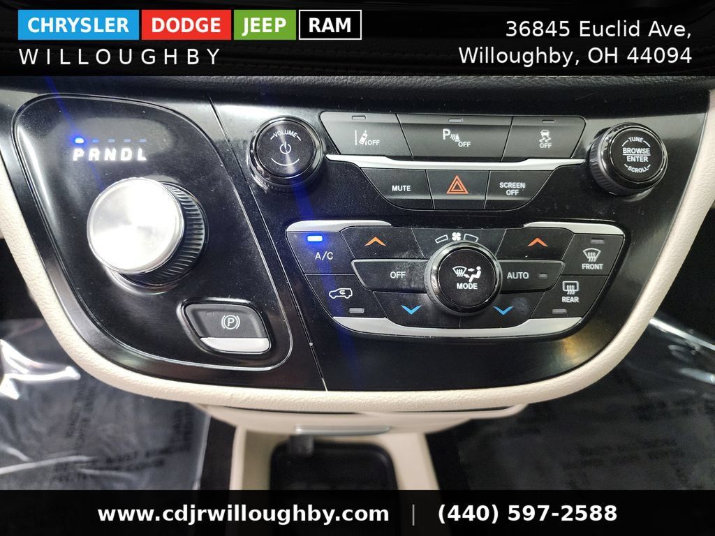 Used 2024 Chrysler Pacifica Limited FWD image 23