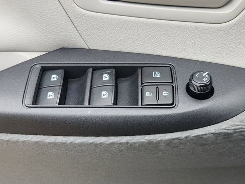 Used 2020 Toyota Sienna L image 26